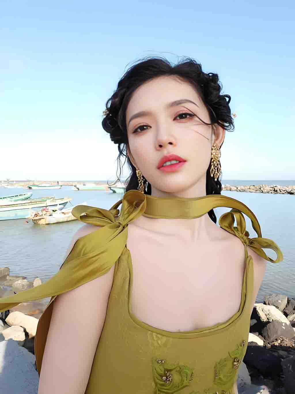 绿帽瓜友投稿,分享自己的大奶极品女友还灌醉迷晕后给兄弟玩,这