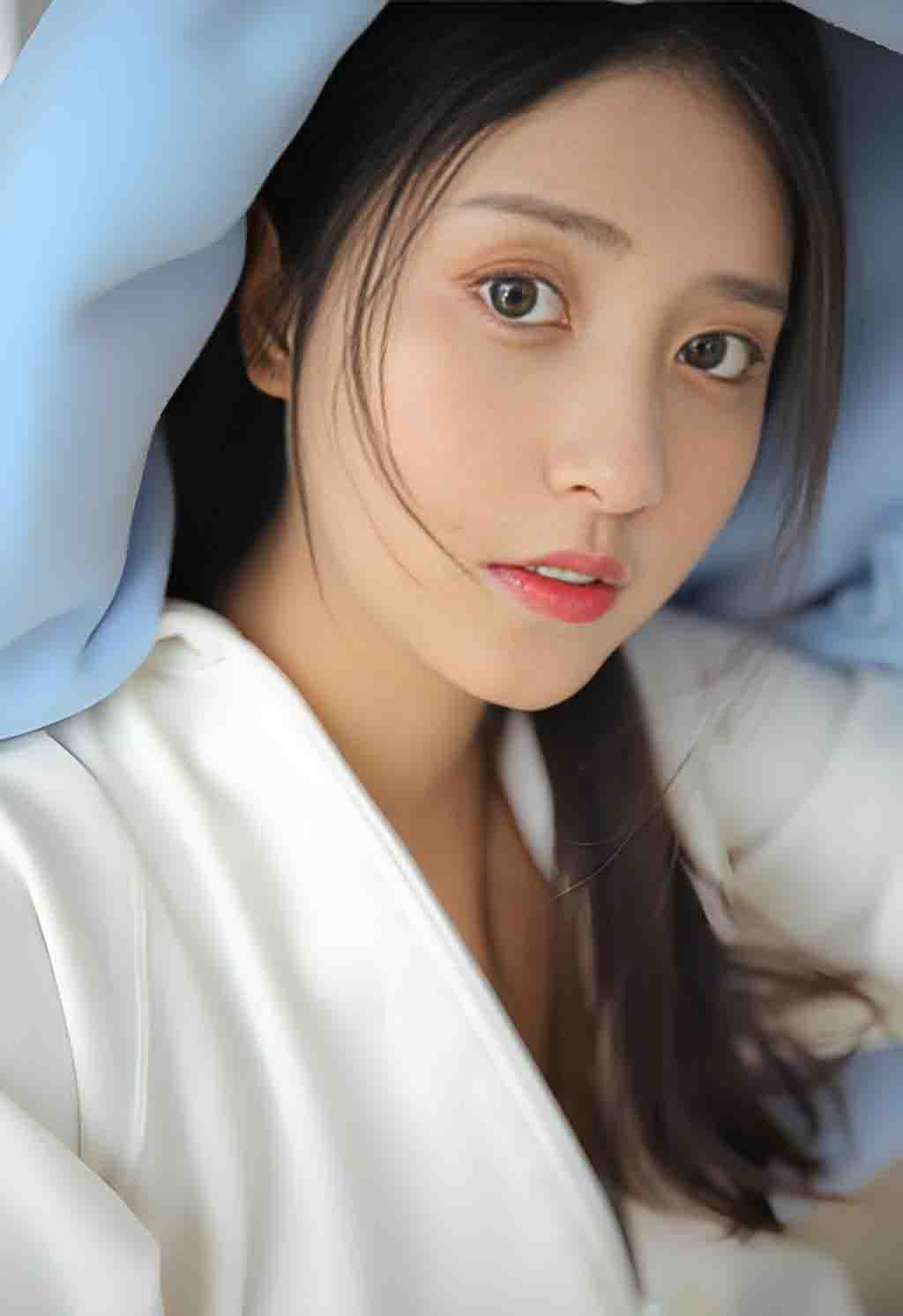 推特嫩妹【真真your_zhen】甜美颜值性感尤物，大奶肥臀肌肤白嫩修长美腿超诱人，最新付费私拍福利流出 。